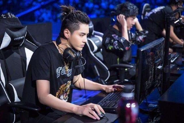 开云体育网站-包含电竞版权大战：赛事直播权争夺白热化的词条