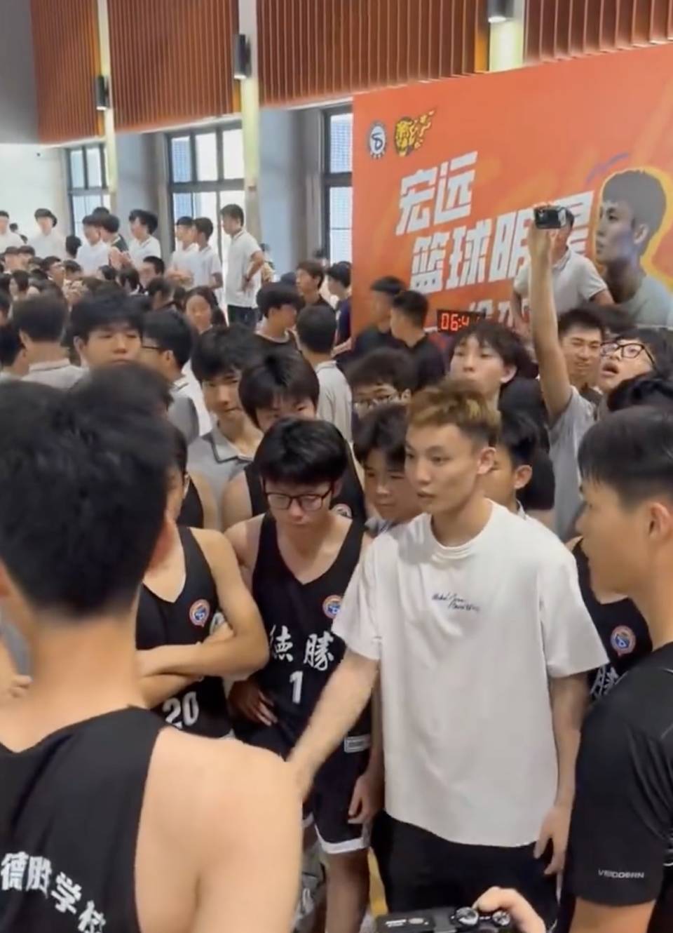 开云体育官网入口-关于篮球公益：球星如何回馈社会？的信息