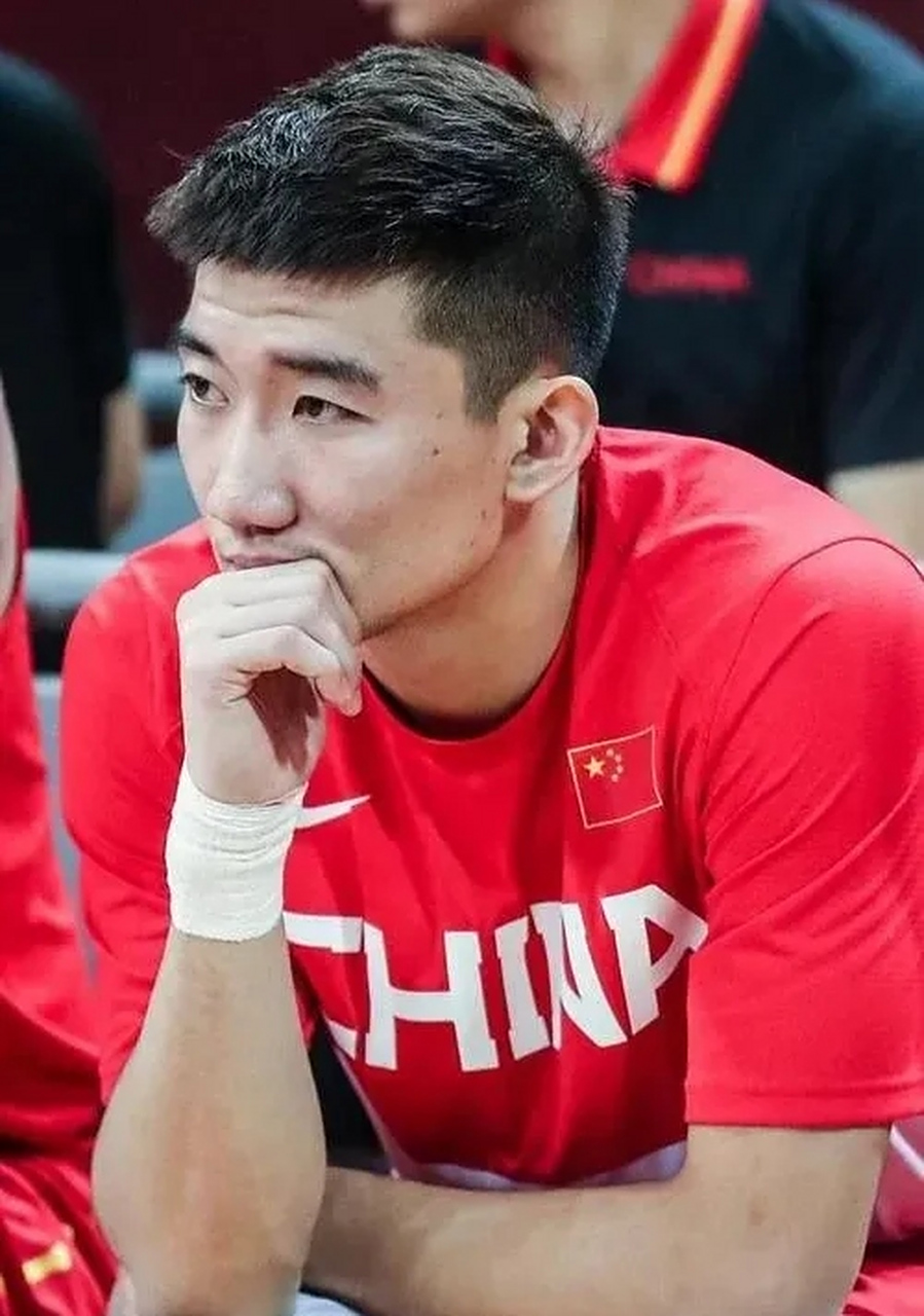 中国男篮热身赛惨败塞尔维亚，乔帅战术遭质疑 