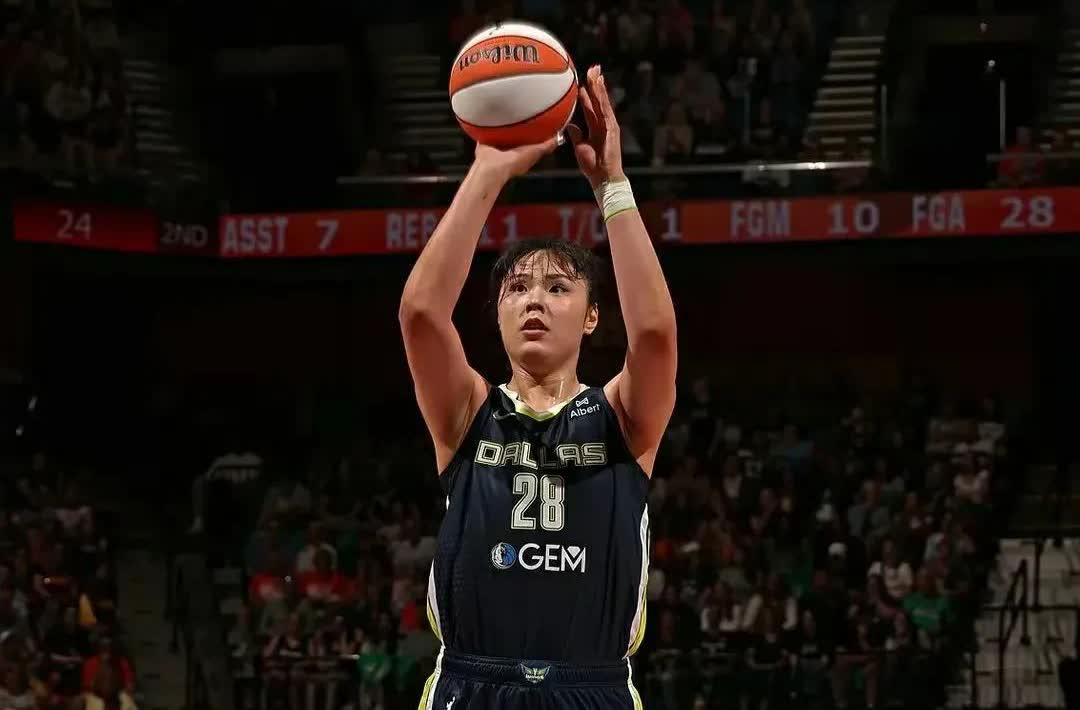 韩旭vs李月汝：WNBA双塔的成长之路的简单介绍