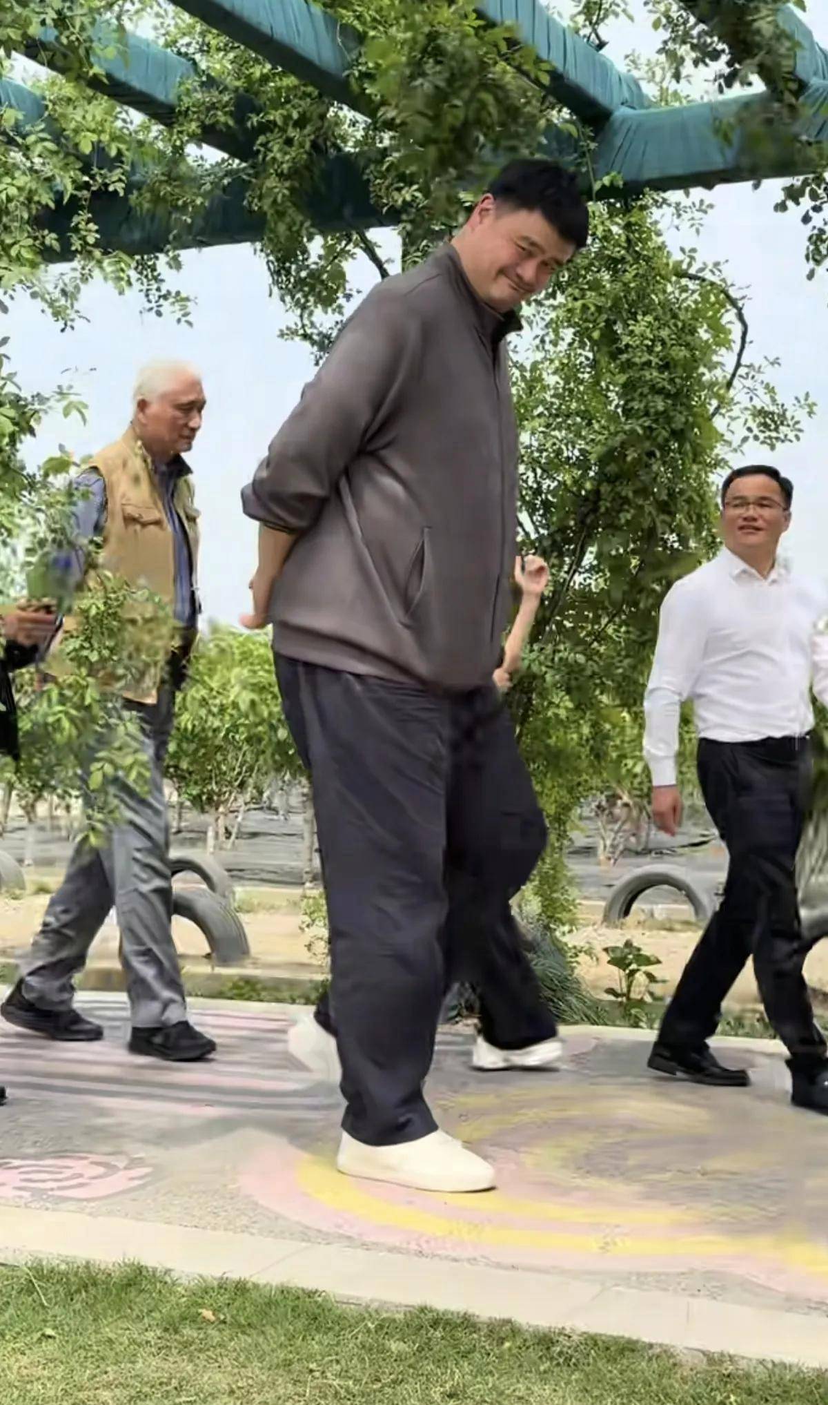 开云体育官网-包含CBA老照片：姚明21岁青涩模样，初显巨星相的词条