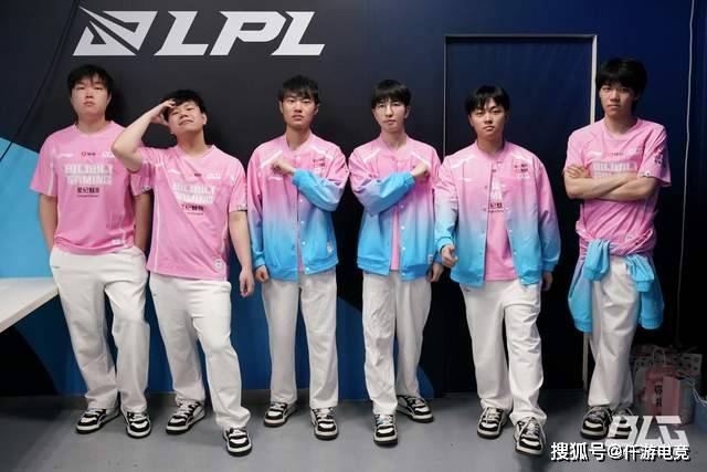 包含DOTA2PSG.LGD官宣新赛季全华班阵容的词条