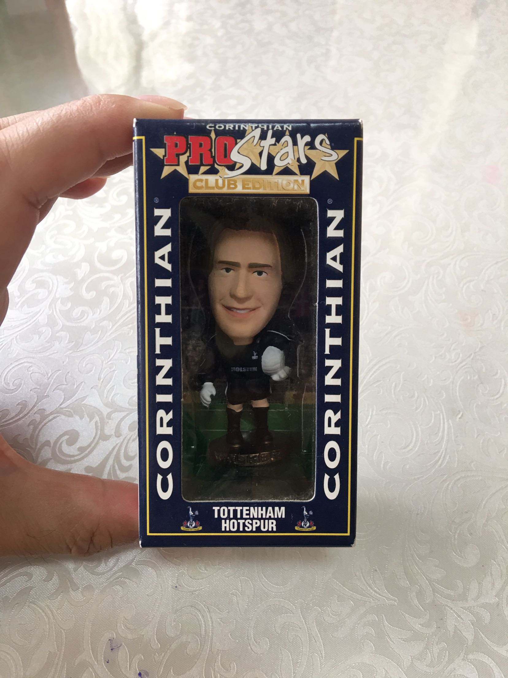 开云体育在线-球迷自制周边展示：最狂热的爱的简单介绍