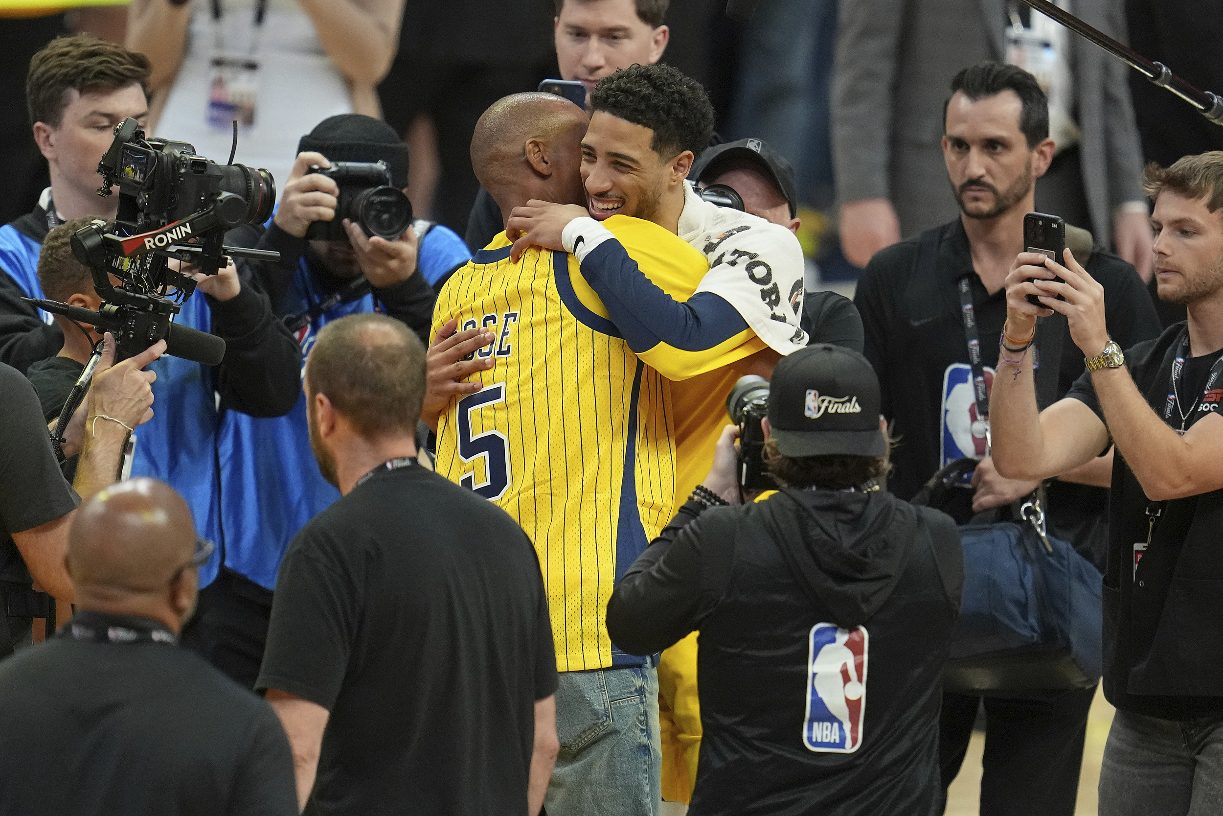 开云体育官网入口-步行者黑马崛起，哈利伯顿数据爆表 