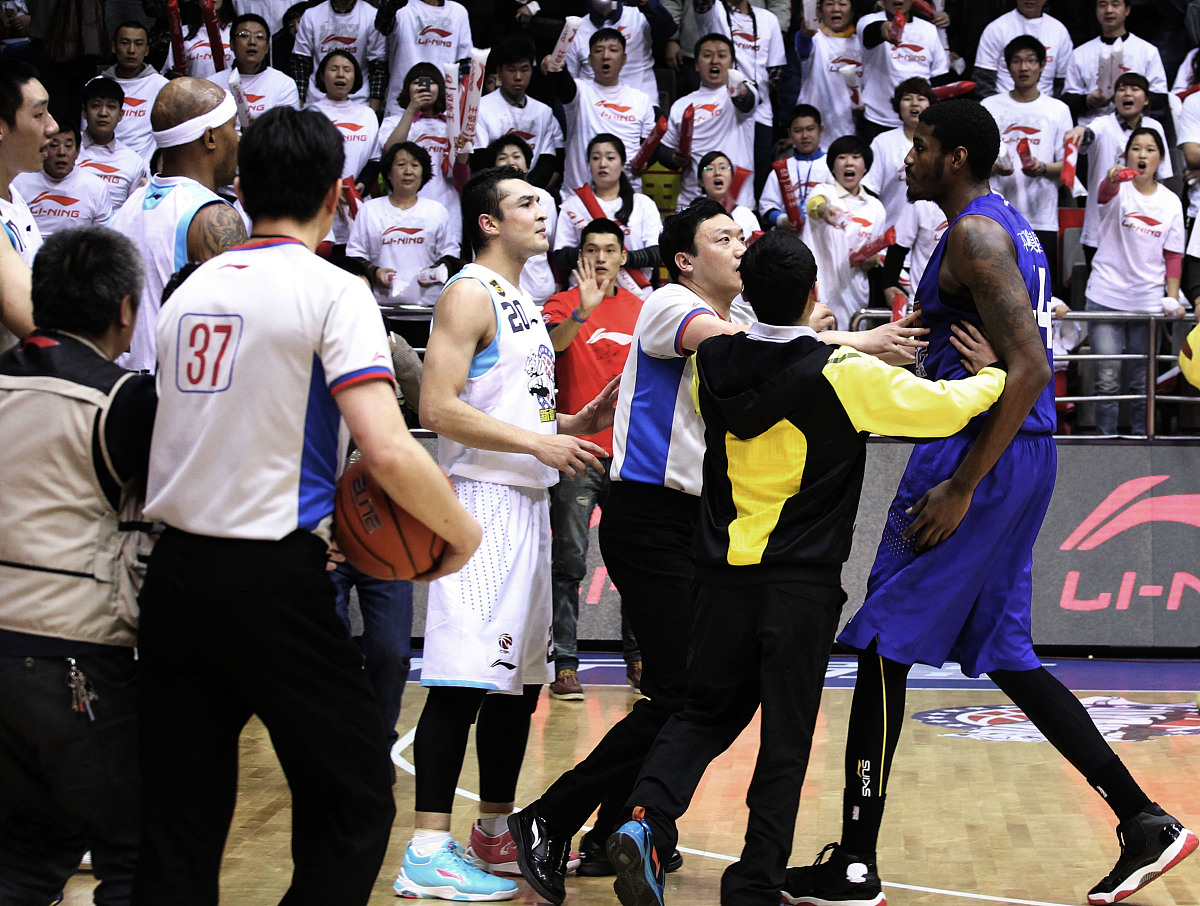 开云体育-关于球员打架现场全记录（严肃+娱乐）的信息