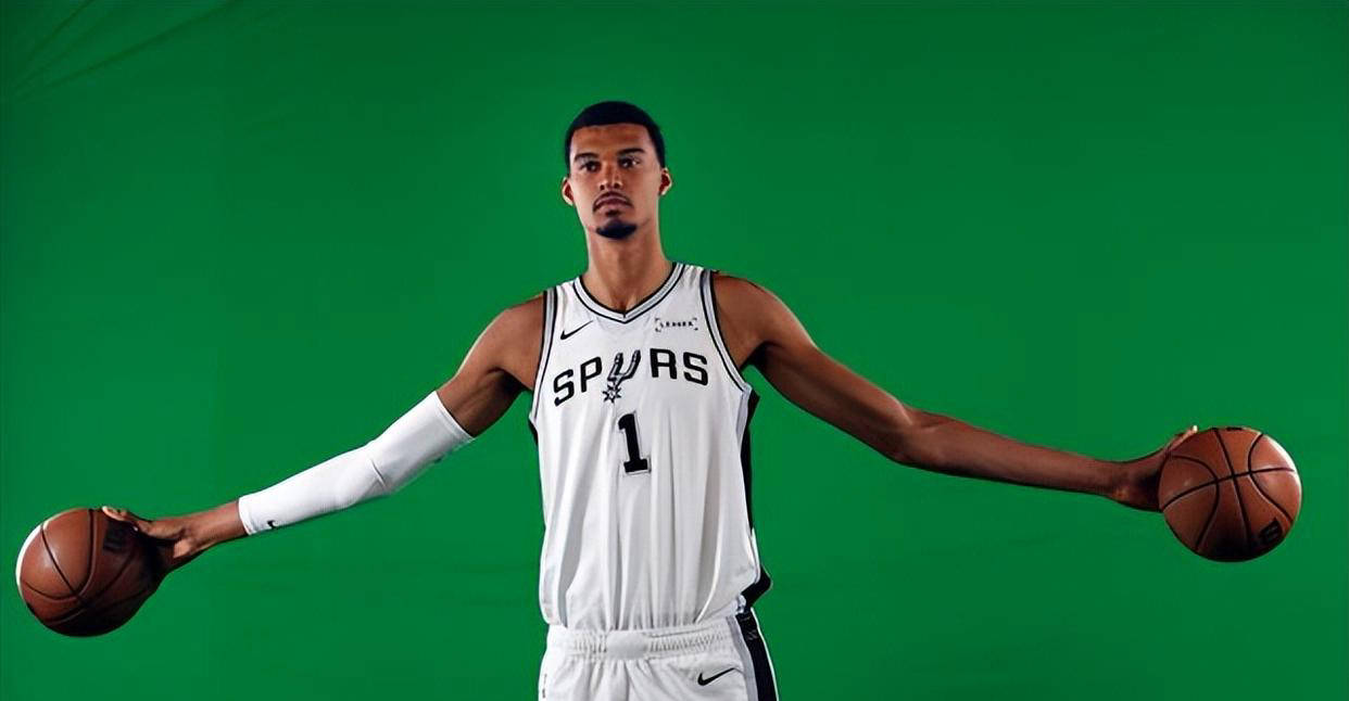 包含文班亚马新秀赛季数据预测：20+10+3帽？的词条